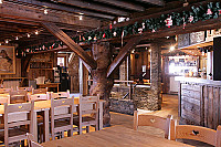 Chalet de Caron inside