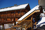 Le Terrace de Hotel le Lac Bleu inside