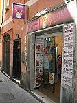 Karol-ice Gelateria outside