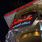 Splitsville Dining Room inside