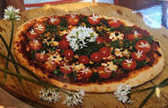 Giga Pizza food