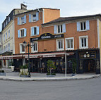 Au bureau outside