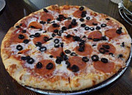 Queen's Pizzeria food