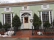 Tate's Bake Shop outside