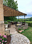 La Terrasse et Chateau La Benechie inside