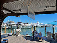 The White Tarpon Bar Restaurant outside