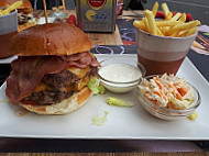 Dockers Hangout Hamburger food