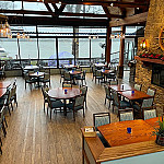 Captains Quarters Riverside Grill inside