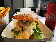 Sav'burger food