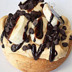 Cinnaholic food