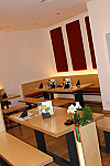 Mangoo Sushi inside