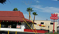 Wienerschnitzel outside