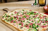 Le Feu Der Flammkuchen food