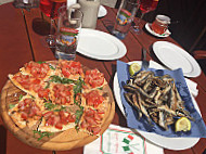 Pizzeria Vesuvio food