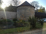 Auberge De La Luzerne outside