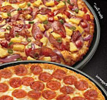 Round Table Pizza food