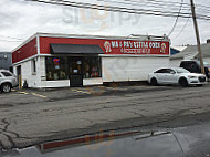 Ma Pa's Kettle Corn Popcorn Factory outside