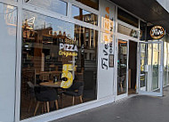 Five Pizza Original inside