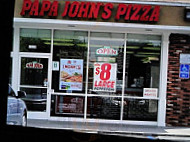 Papa Johns Pizza outside