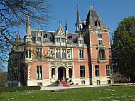 Kasteel D'aertrycke outside