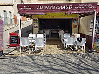 Au Pain Chaud inside