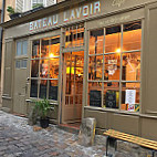 Bateau Lavoir outside