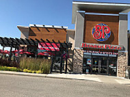 Boston Pizza outside