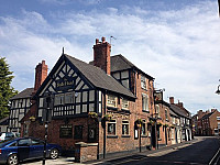 The Bull's Head outside