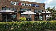 Schlotzsky's outside