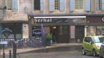 Le Serhat outside