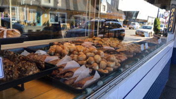 Sluys Poulsbo Bakery outside