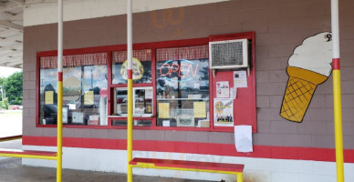 Bellemont Shake Shop outside