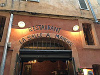 La Salle a Manger outside