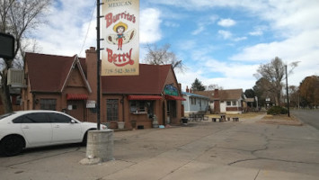 Burrito's Betty outside