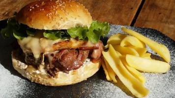 Les Folies Burgers Les Gardes Montignac food