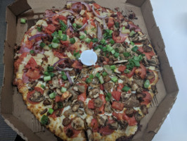 Round Table Pizza food