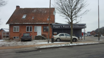 Pappa´s Pizza V/erkan Develi outside