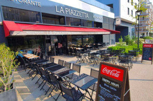 La Piazzetta Velizy inside