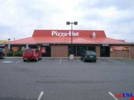 Pizza Hut outside