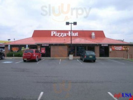 Pizza Hut outside