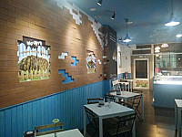 Woody's Waffles Shop Famalicao inside