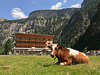 Rifugio Pederu outside