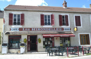 Les Hirondelles food