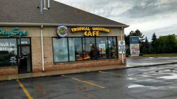 Tropical Smoothie Cafe outside