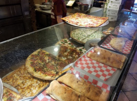 Maurizio's Pizzeria And Italian Grill food