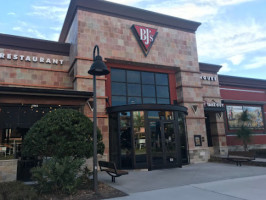 BJ's Brewhouse IDrive Orlando outside