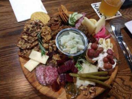 Three Bulls Tavern Brewery food