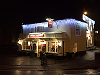 Richmond Arms outside