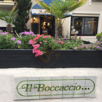 Il Boccaccio outside