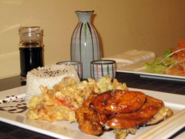 Marui Sushi & Cocina Japonesa food